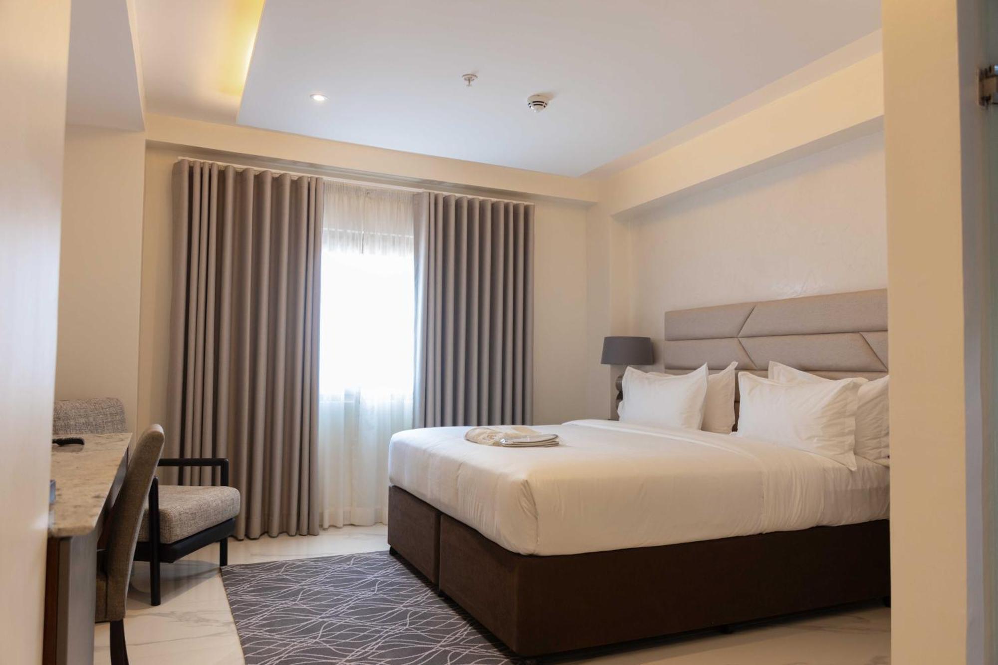 Queen Room,1652777321:JPEG