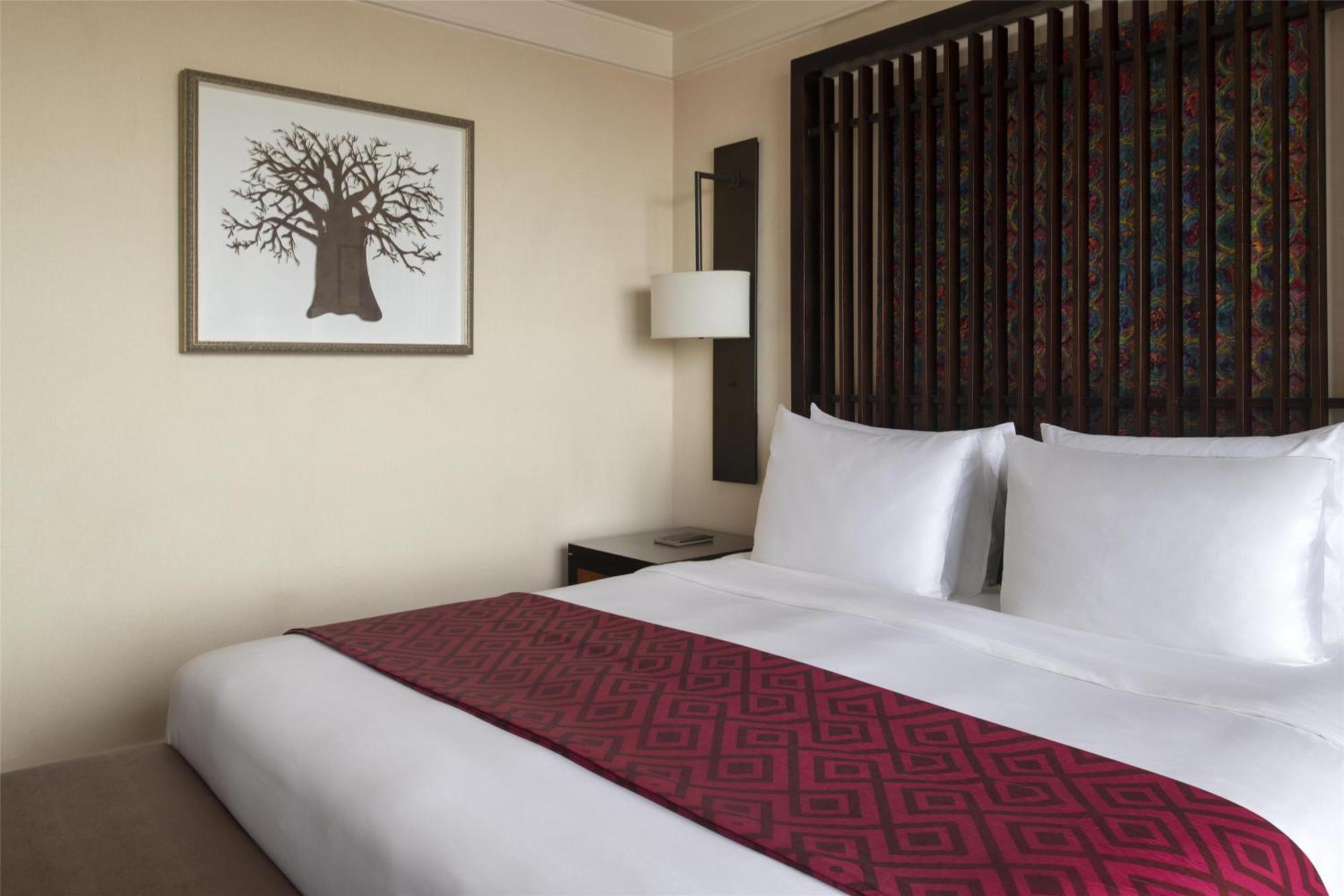 DELUXE ROOM 1 King Bed,1669038072:JPEG